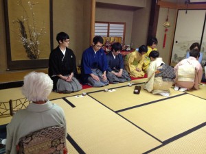 師範によるお煎茶席もあります。