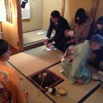 解説は多言語が飛び交います。