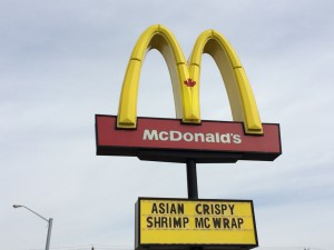 カナダのマックには楓のマークがついてます